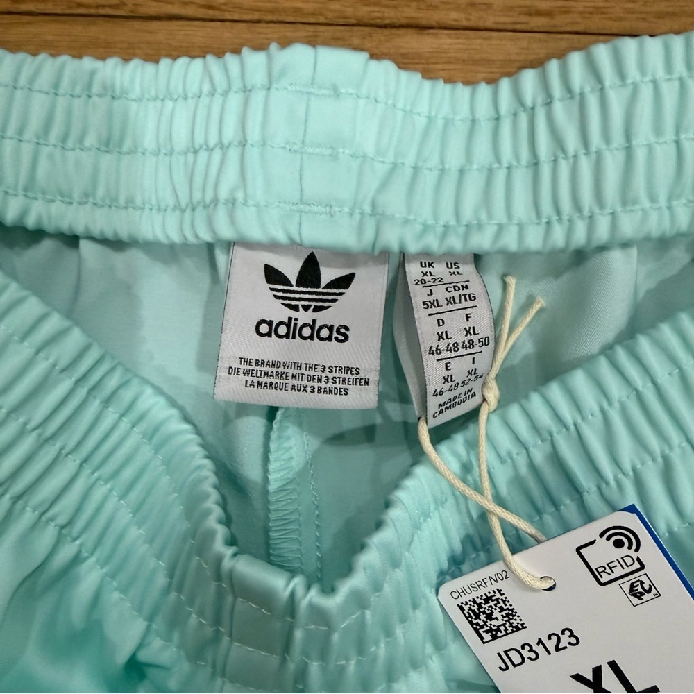 Adidas Originals Women’s Adicolor 3-Stripes Sprinter Shorts Sz XL NWT - Picture 4 of 6